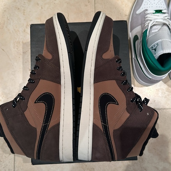 Sold - Jordan 1 Mid SE 9 Dark Chocolate - Picture 6 of 9
